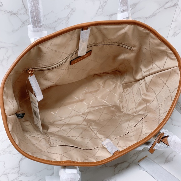 Michael Kors JST Medium Carryall Tote Set - Picture 8 of 15